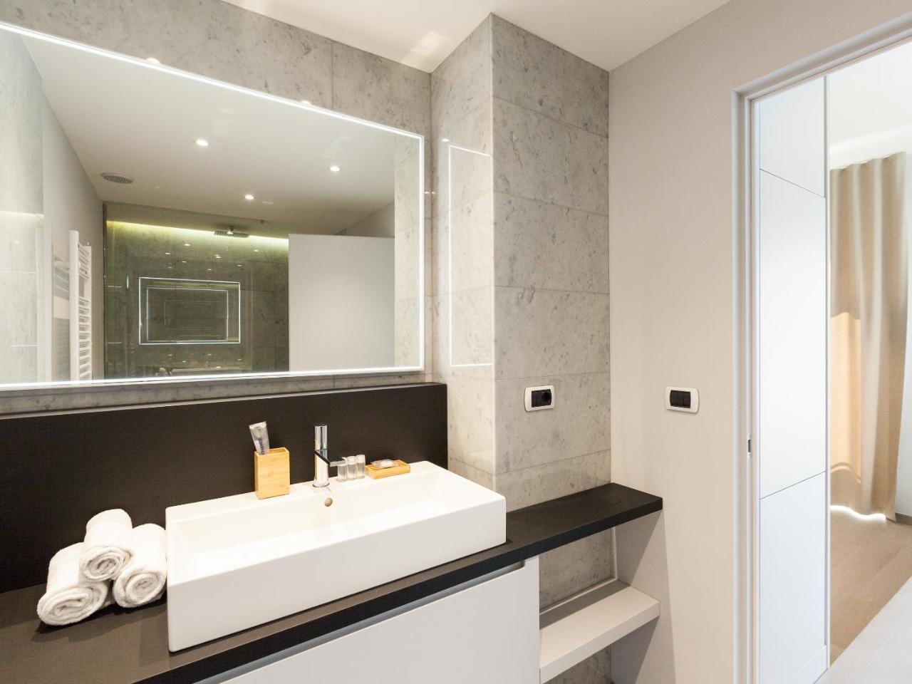 Easyhomes-Duomo Suites & Apartments Milano Exteriör bild