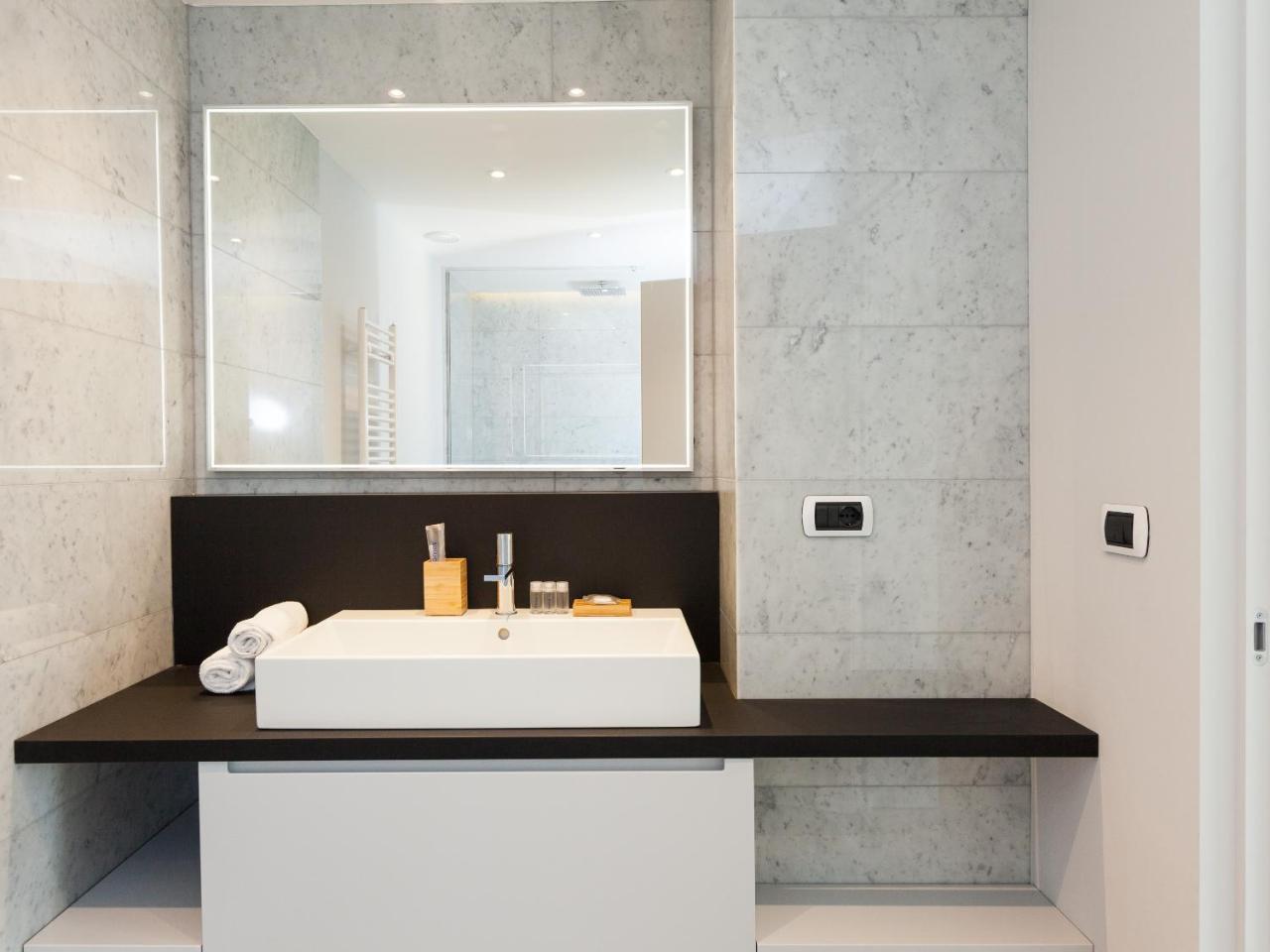 Easyhomes-Duomo Suites & Apartments Milano Exteriör bild
